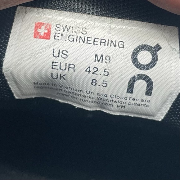 On Cloud 5 Sneakers Mens 9 Black Gray Running Athletic Gym Shoes - Picture 8 of 10